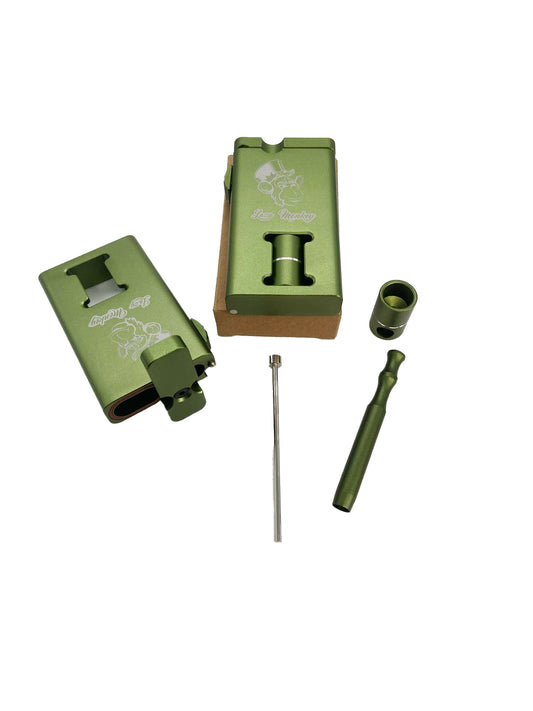 DUGOUT WITH TOBACCO PIPE (1CT)